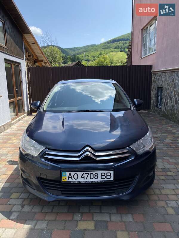 Хетчбек Citroen C4 2012 в 