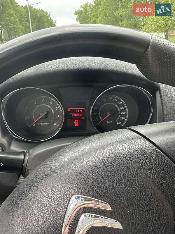 Хетчбек Citroen C4 2012 в Ромнах