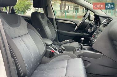 Хэтчбек Citroen C4 2013 в 