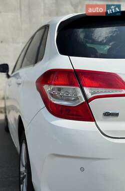 Хэтчбек Citroen C4 2013 в 