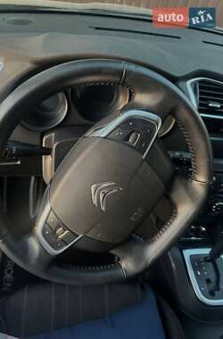 Хэтчбек Citroen C4 2012 в 