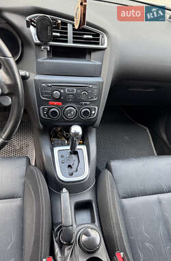 Хэтчбек Citroen C4 2012 в 