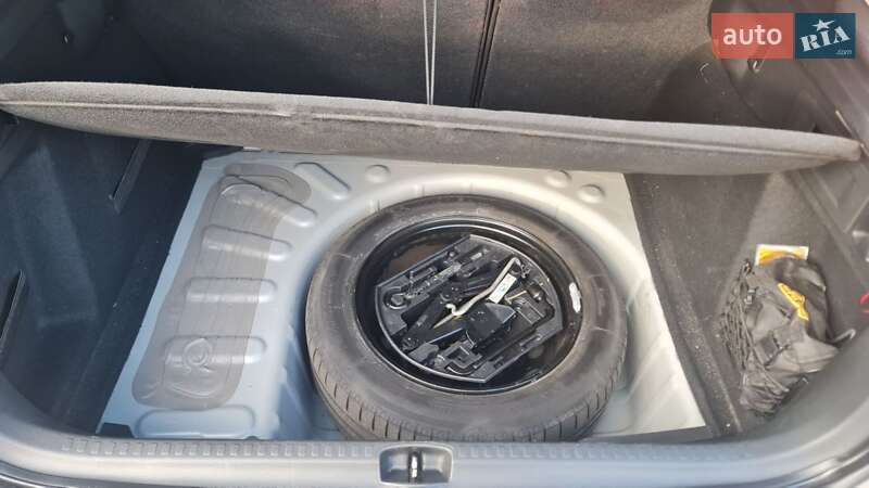 Хэтчбек Citroen C4 2016 в Киеве