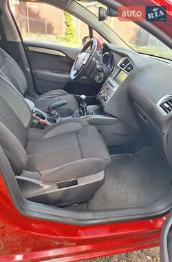 Хэтчбек Citroen C4 2017 в 