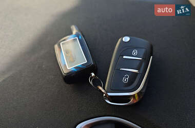 Хэтчбек Citroen C4 2013 в 
