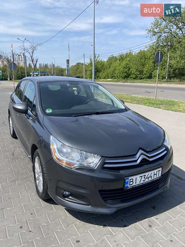 Хэтчбек Citroen C4 2012 в 