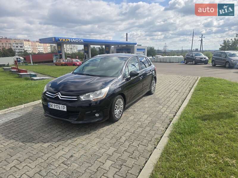 Хэтчбек Citroen C4 2012 в 