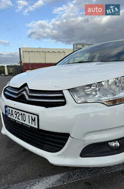 Хэтчбек Citroen C4 2014 в 