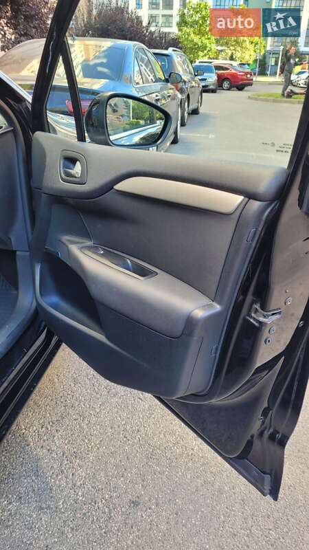 Хэтчбек Citroen C4 2011 в Вишневом