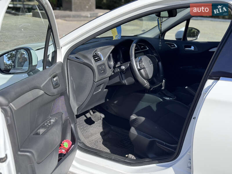 Хэтчбек Citroen C4 2015 в Киеве
