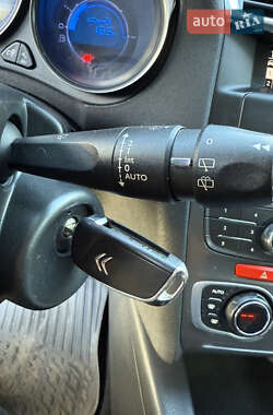 Хэтчбек Citroen C4 2012 в 