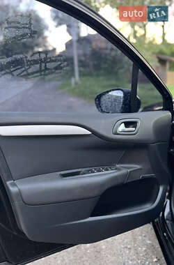 Хэтчбек Citroen C4 2012 в 
