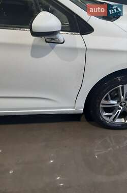 Седан Citroen C4 2012 в  фото 5 Седан Citroen C4 2012 в