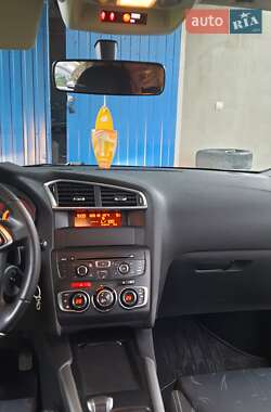 Седан Citroen C4 2012 в  фото 27 Седан Citroen C4 2012 в