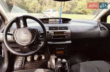 Хэтчбек Citroen C4 2009 в 