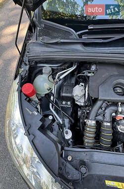 Хэтчбек Citroen C4 2012 в 