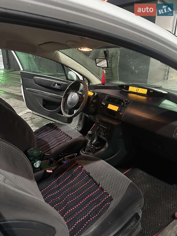 Купе Citroen C4 2008 в Хотине