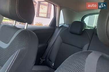 Хэтчбек Citroen C4 2016 в 