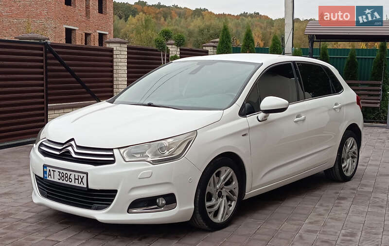 Хэтчбек Citroen C4 2012 в 