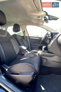 Хэтчбек Citroen C4 2015 в 