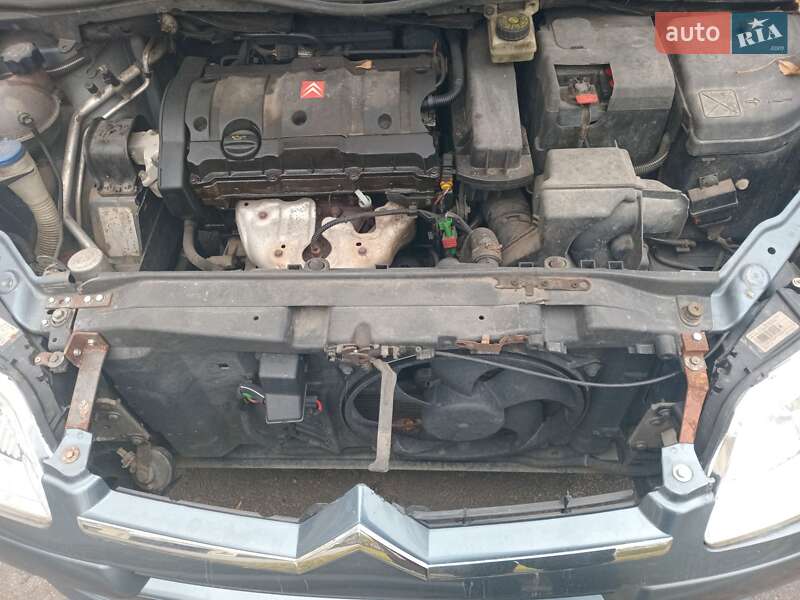 Купе Citroen C4 2005 в Коростене