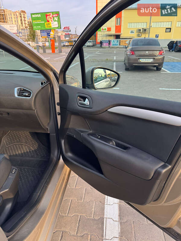 Хэтчбек Citroen C4 2011 в Киеве фото 14 Хэтчбек Citroen C4 2011 в Киеве