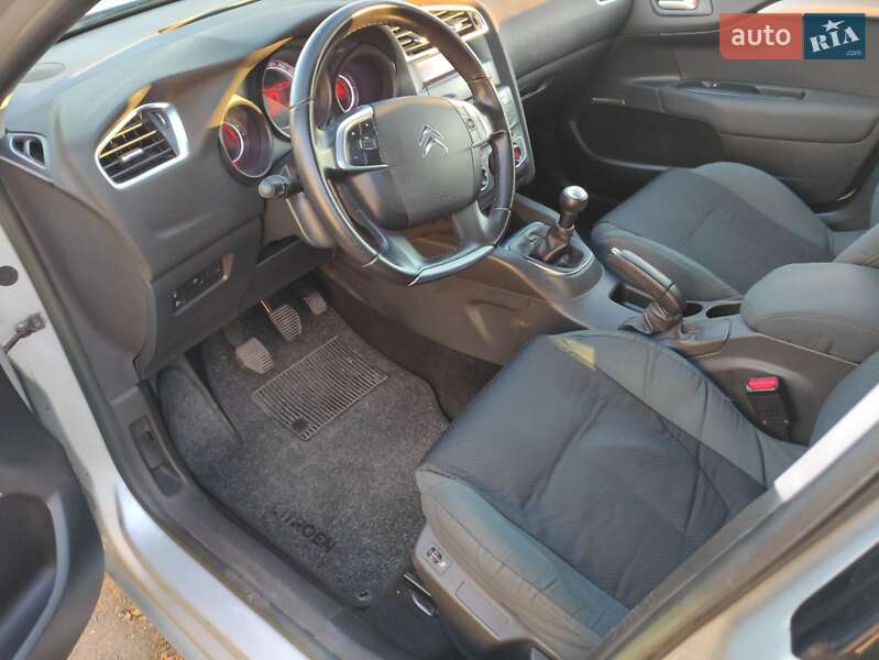 Хэтчбек Citroen C4 2013 в Черноморске фото 10 Хэтчбек Citroen C4 2013 в Черноморске