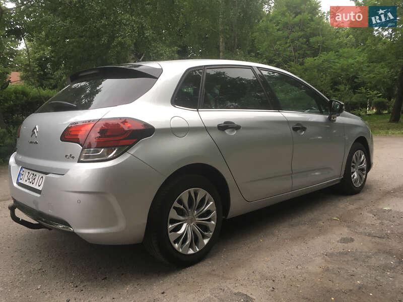 Хэтчбек Citroen C4 2015 в Хороле