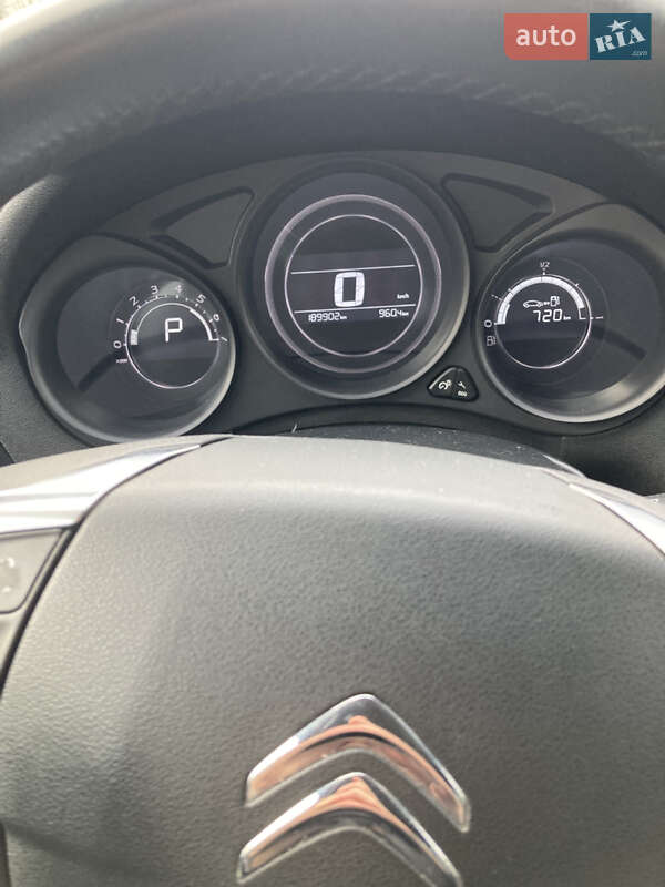 Хэтчбек Citroen C4 2015 в Хороле