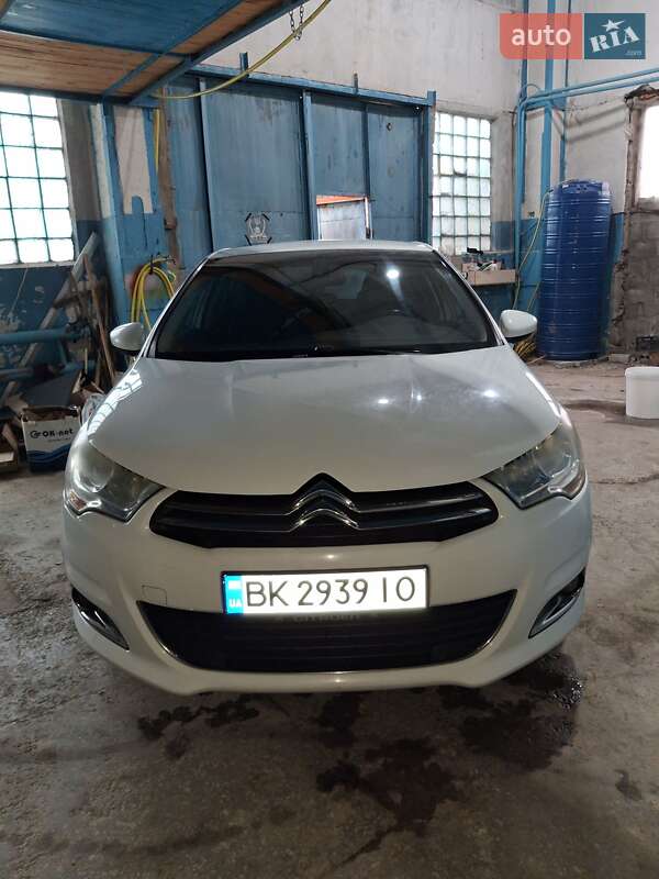 Хетчбек Citroen C4 2012 в Вараші