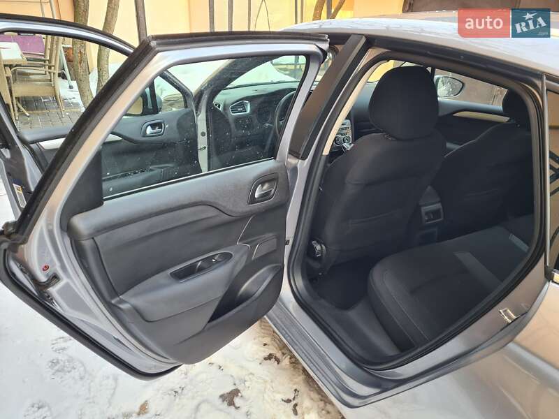 Хэтчбек Citroen C4 2016 в Львове