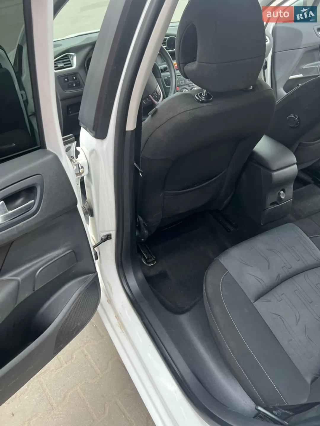 2011 Citroen C4 - мініатюра 23