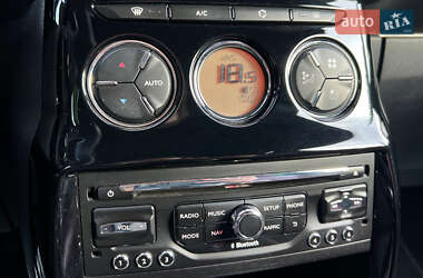 Хэтчбек Citroen DS3 2010 в 