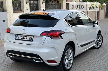 Хэтчбек Citroen DS4 2012 в 