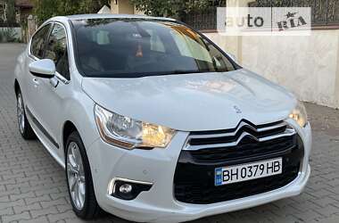 Хэтчбек Citroen DS4 2012 в 