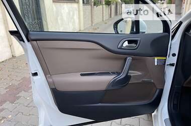 Хэтчбек Citroen DS4 2012 в 