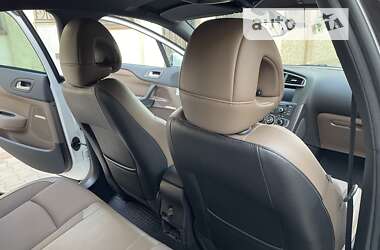 Хэтчбек Citroen DS4 2012 в 