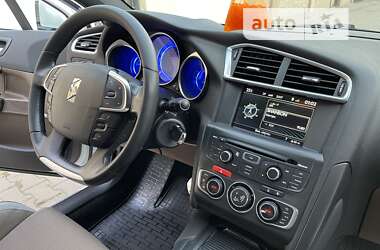Хэтчбек Citroen DS4 2012 в 