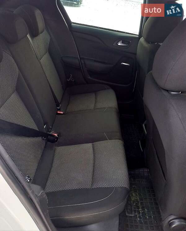 Хэтчбек Citroen DS4 2012 в Киеве