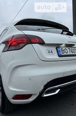 Хэтчбек Citroen DS4 2012 в 