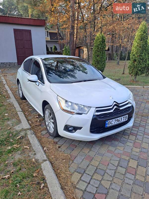 Хэтчбек Citroen DS4 2012 в Черновцах