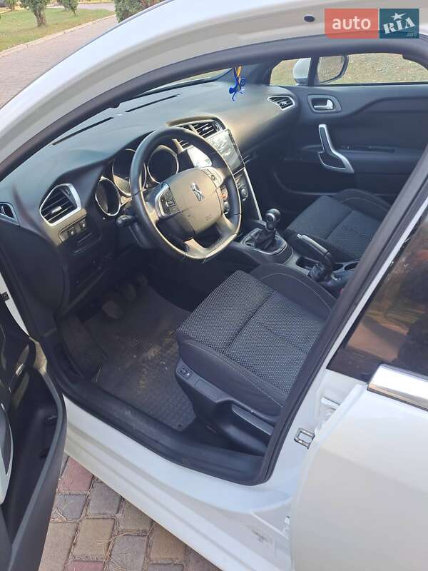 Хэтчбек Citroen DS4 2012 в Черновцах
