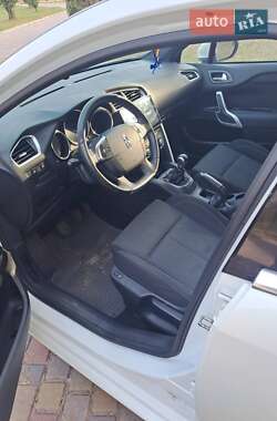 Хэтчбек Citroen DS4 2012 в 