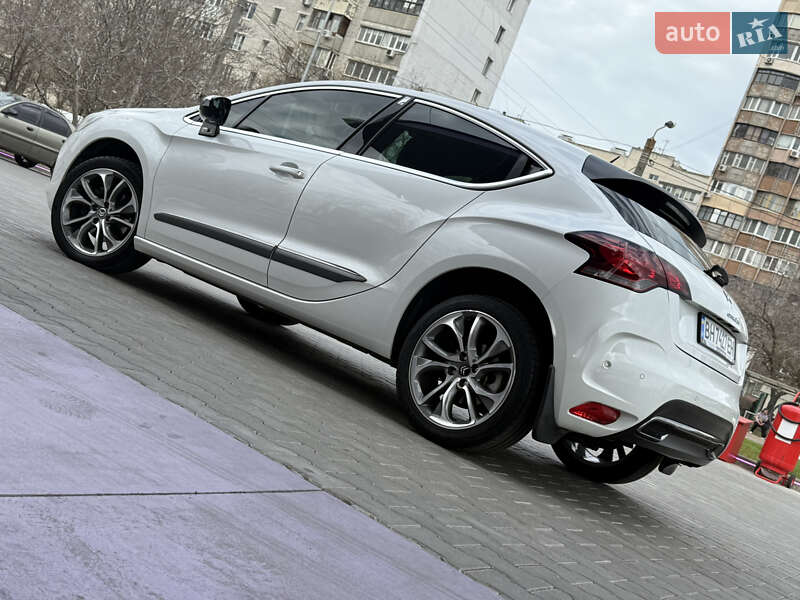 Хэтчбек Citroen DS4 2012 в 