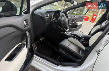 Хэтчбек Citroen DS4 2012 в 
