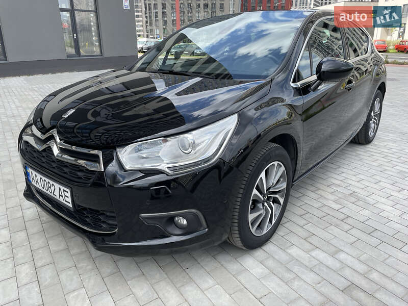 Хэтчбек Citroen DS4 2012 в 