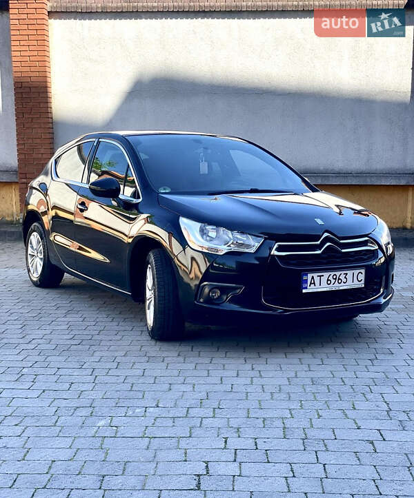Хетчбек Citroen DS4 2012 в 