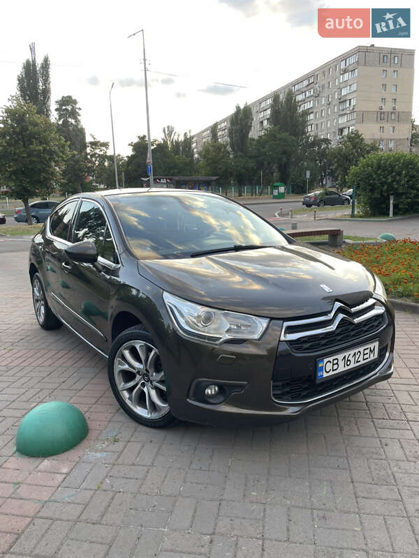 Хэтчбек Citroen DS4 2012 в 