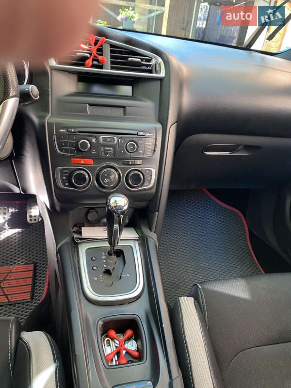 Хэтчбек Citroen DS4 2013 в Киеве
