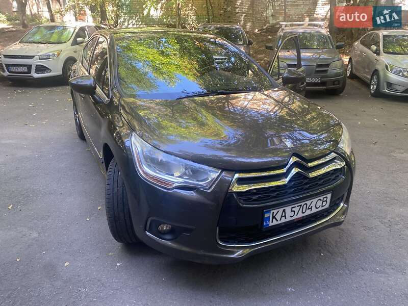 Хэтчбек Citroen DS4 2012 в 